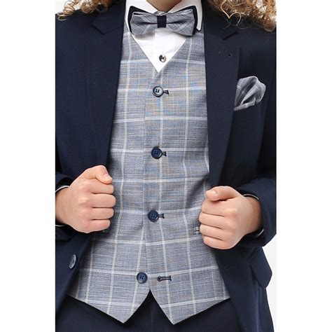 Chlapčenský oblek s motýlikom