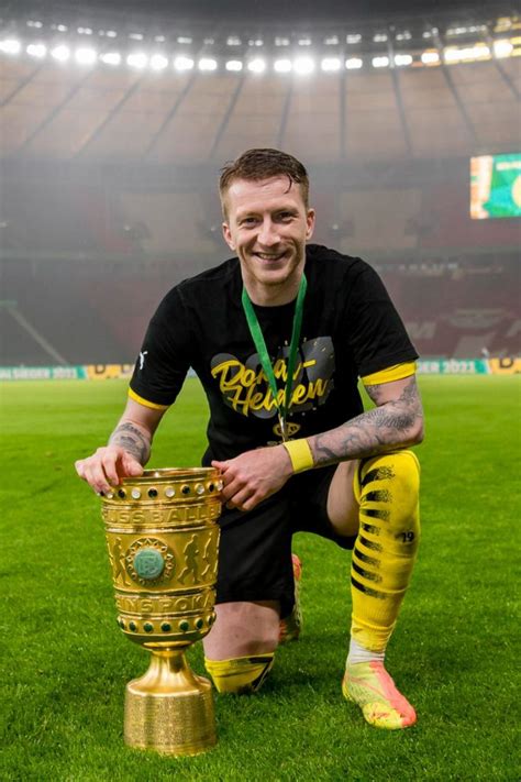 Marco Reus s trofejou DFB-Pokal