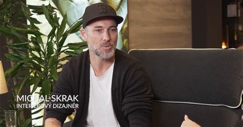 Michal Skrak v akcii pri navrhovaní interiéru