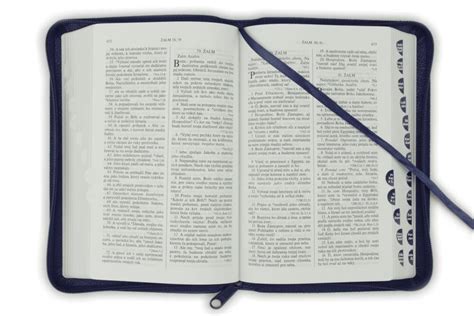Otvorená Biblia s Božím svetlom