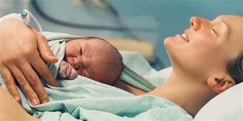 matka s novorodencom koža na kožu