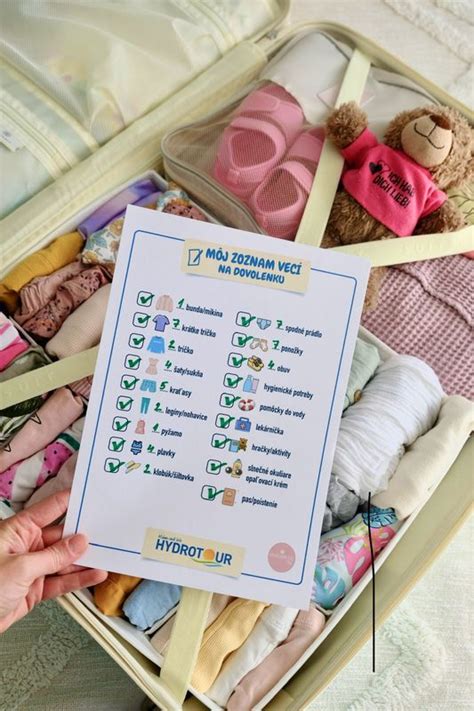 Infografika s checklistom pre balenie na noc k starým rodičom