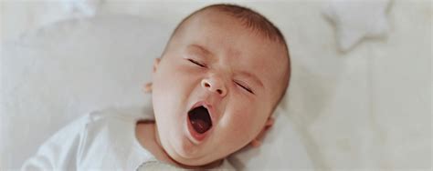 bábätko chrčí pri vyprázdňovaní